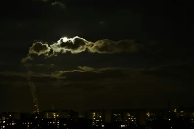 matador_owiec - 14/11/2016 #earthporn #krakow #supermoon #moon #cloud #cityporn #mafo...
