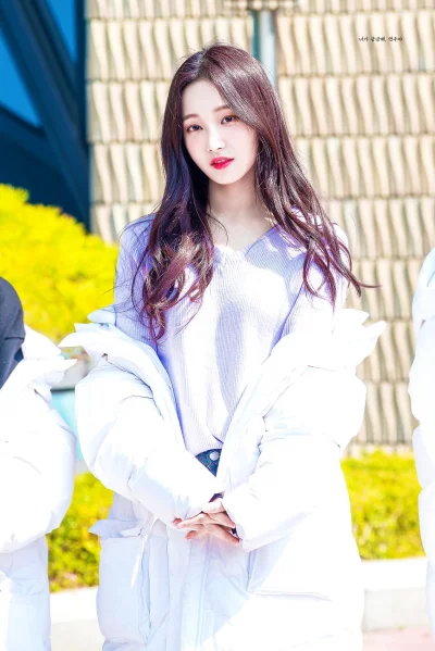 XKHYCCB2dX - #yeonwoo #momoland
#koreanka