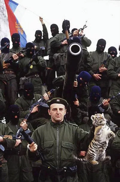 fidelxxx - @myrmekochoria: 
 Željko Ražnatović
Arkan z kotkiem i kolegami tygrysami: