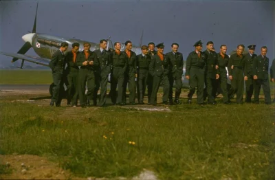 brusilow12 - Zdjęcie wykonane na lotnisku w Northolt, na początku maja 1942 roku. Za ...