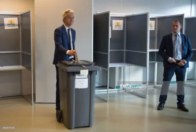 mborro - Paczta! W Holandii wrzucają karty do głosowania do kubłów na śmiecie. Ale ws...