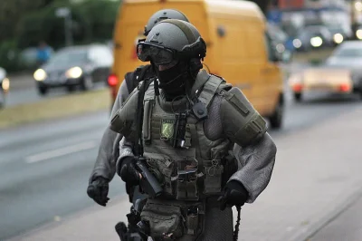 destabilizacja - Czy wiecie że w Niemczech policjanci noszą prawdziwe kolczugi - zbro...