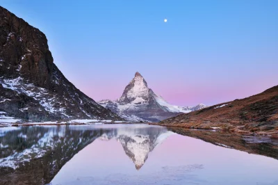 j.....n - Widok na Matterhorn znad Jeziora Riffelsee