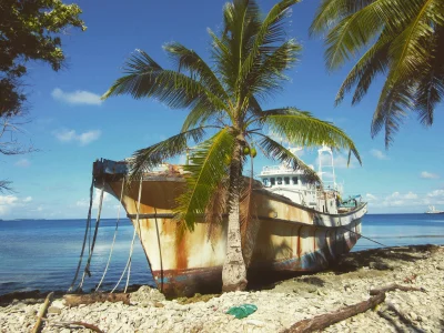 Dwadziescia_jeden - Samolotem z papieru pomiędzy dwiema wysepkami Wysp Salomona. Foto...