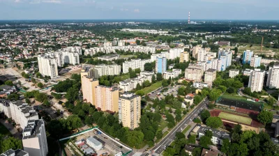 dronstudio - Warszawa Targówek Fabryczny, w prawym dolnym rogu widoczny jest fragment...