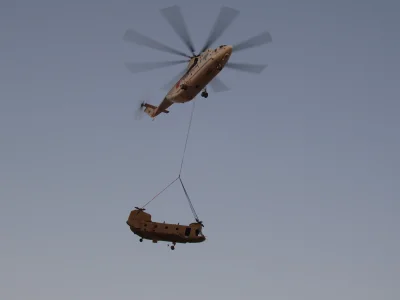 Warwick - @jeloo: Proszę bardzo, tu widzisz jak Mi-26 zabiera swojego pijanego kolegę...