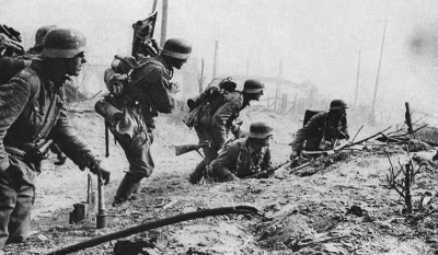 Rajtuz - Niemiecka piechota w Stalingradzie. Wrzesień 1942 r.

#fotohistoria #fotogra...