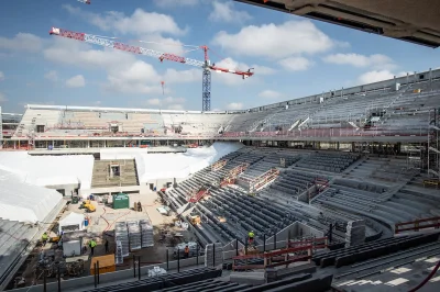 K.....r - Tymczasem trwają prace na tenisowym kompleksie wielkoszlemowego French Open...