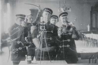 Badmadafakaa - Niemcy robiący sobie selfie od lustra (1912)
#selfie #historia #cieka...