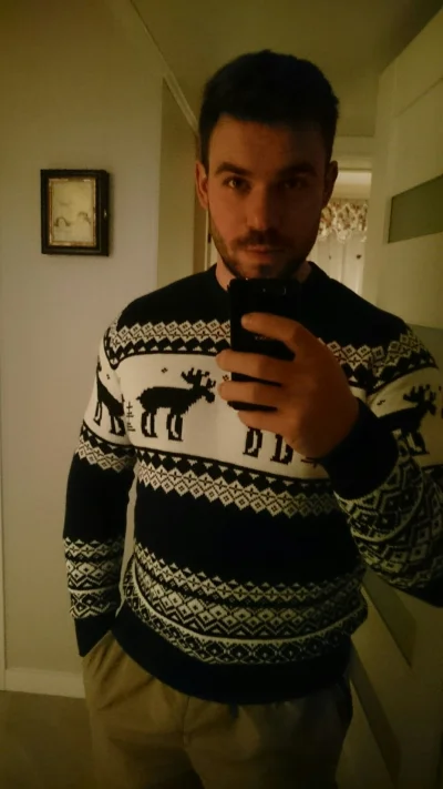 mistra - Kto dostał taki zajebisty sweterek? 
#swieta #prezent #chwalesie #pokazmorde