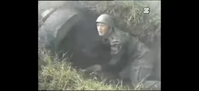 bania1410 - @myrmekochoria: amerykański żołnierz wczolgujacy się do tunelu Vietcongu ...