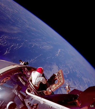 tricolor - #apollo10 #space #kosmos #earthporn 

Apollo 10, 1960 gettin' some air!