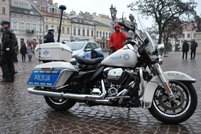 ZajebbcieTrudnyNick - Prawie jak w juesej #rzeszow #motoryzacja #motocykle #policja