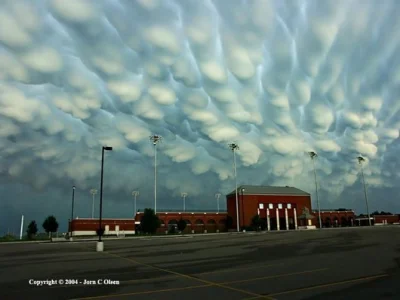 defoxe - @Pabick: To niebo, to piękne chmury Mammatus.