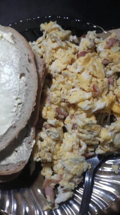 t.....2 - Eggs with bacon, man.
Nie... Nie jest sucha, jest dobra.
#jajecznica #showm...