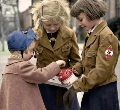 bartlomiejrosa - Zdjęcie wolontariuszek z wczorajszego finału WOŚP, jakby ktoś miał j...