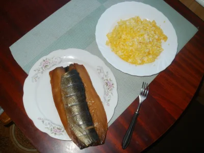 anonymous_derp - Dzisiejszy postny obiad: Wędzone* filety śledziowe, jajecznica z 8 j...