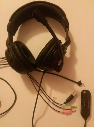 kamdz - #rozdajo #sluchawki 

Urwałem kabel od słuchawek, jako że nie mam lutownicy a...