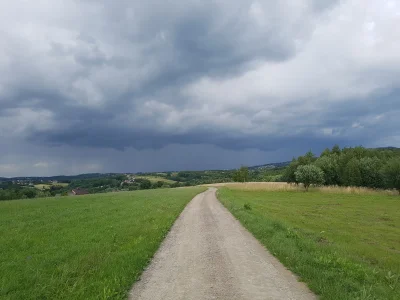 Sadar - Kuzwa burza idzie w moja strone a ja na rowerze. Nwm czy wracać czy dalejj je...