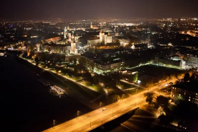 bijotai - Kraków widziany nocą z balonu widokowego w pobliżu Ronda Grunwaldzkiego. 
...