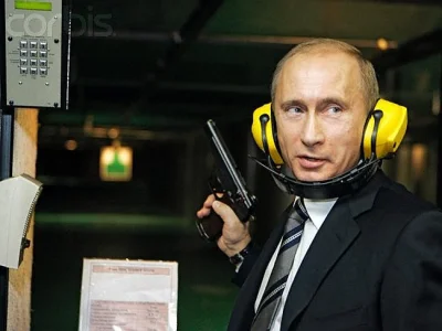 gw019 - Jak nosić słuchawki na strzelnicy w Rosji...

#humorobrazkowy #humor