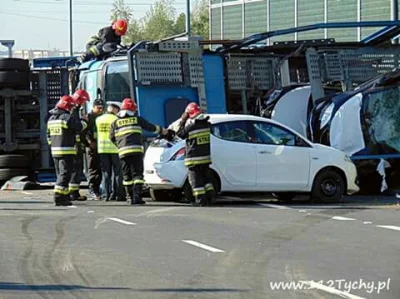 bslawek - wsiądź z 2,5 promila za kółko
rozjeb 10 nowych samochodów
plus lawete i inn...