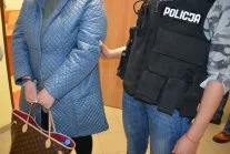 s.....i - Poznań. Policja zatrzymała kobietę podejrzaną o wyłudzanie pieniędzy

Poz...