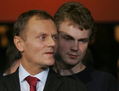 KawaJimmiego - @Piterski: 
IMIĘ I NAZWISKO: Michał Tusk
WYKSZTAŁCENIE: "Nie był też...