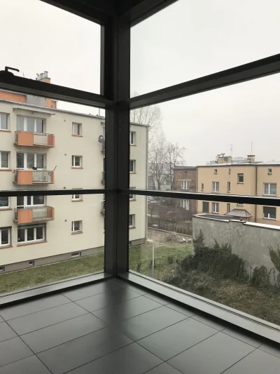 m.....q - Panoramiczne okna na nowoczesnej uczelni w Sosnowcu mają chyba taką samą fu...