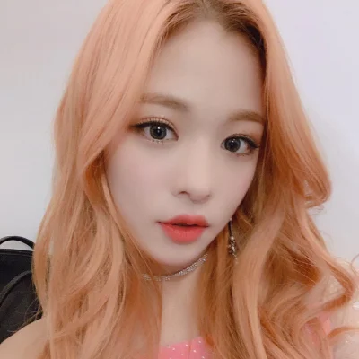 XKHYCCB2dX - #chaeyoung #fromis9 
#koreanka