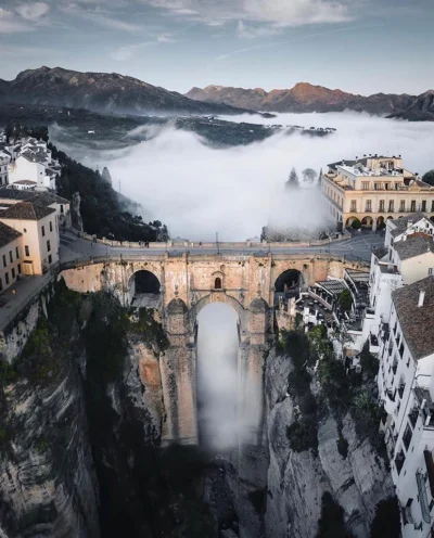 Castellano - Ronda. Hiszpania
foto: Jordhammond
#fotografia #cityporn #architektura...