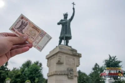 MG78 - W Mołdawii na wszystkich banknotach znajdziemy jednego człowieka - Stefana Wie...