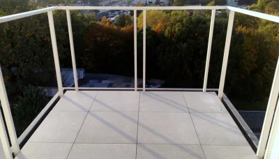 aleksander_z - taboret, stolik i mały kwiatek - koniec balkonu ( ͡° ͜ʖ ͡°) #nowebudow...