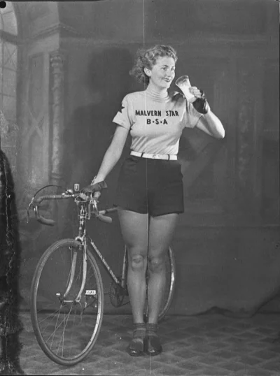 starnak - Reklama Joyce Barry dla Milk Board, wrzesień 1939
Rowerzysta Joyce Barry b...