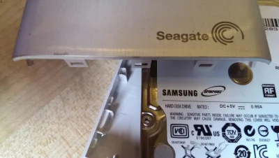 kamikaze_ - Otwieram dysk, Seagate backup plus 1tb bo padł. 

A tam Samsung........ 
...