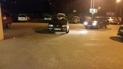 j.....k - Jak #!$%@? można tak zaparkować... #swietekrowy #heheszki #motoryzacja #deb...