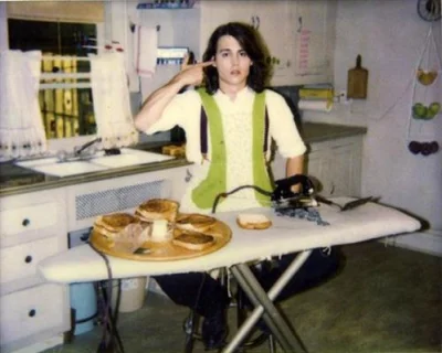 Pshemeck - Johnny Depp przyrządza tosty za pomocą żelazka ( ͡° ͜ʖ ͡°)

#narkotykizaws...