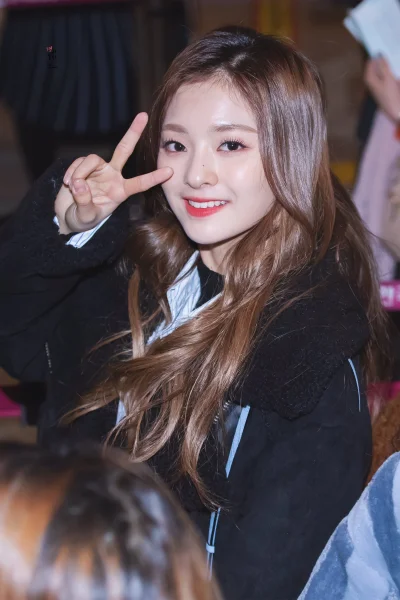 XKHYCCB2dX - #nagyung #fromis9 
#koreanka