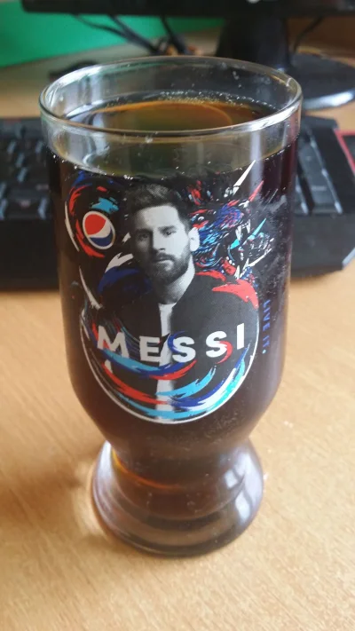 Velciak - Poprosiłem o szklankę do Pepsi, to mi sprzedali jakieś Messi ( ͡° ʖ̯ ͡°)
D...