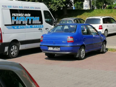 Robert_McLowitz - #fiat #siena Parking pod Biedronko w Gryfowie Śląskim
#czarneblach...