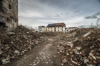 Adrian_ - Na miniaturce ruiny fabryki w mieście #Swiebodzice. Nagrywano tu między inn...