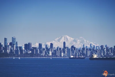 wallofwudu - Widok na #Vancouver i jego niebanalnego siąsiada :) 
Niestety góra znaj...