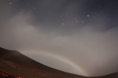 j.....a - Księżycowa tęcza zaobserwowana 11 listopada na Mauna Kea (Hawaje).

#ciekaw...