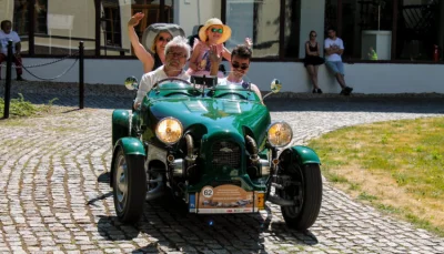 francuskie - Pozdrawiamy Wykop ze Szreniawy, gdzie trwa zlot fantastycznych Citroenów...