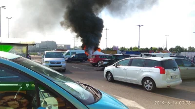 drooeed - Pożar busa na parkingu Leroy Merlin w Ursusie.
Jakies 30 min. temu. Jeszcze...