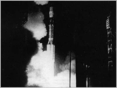 d.....4 - Proton-K podczas startu z głównym modułem stacji Mir, DOS-7, z kosmodromu B...