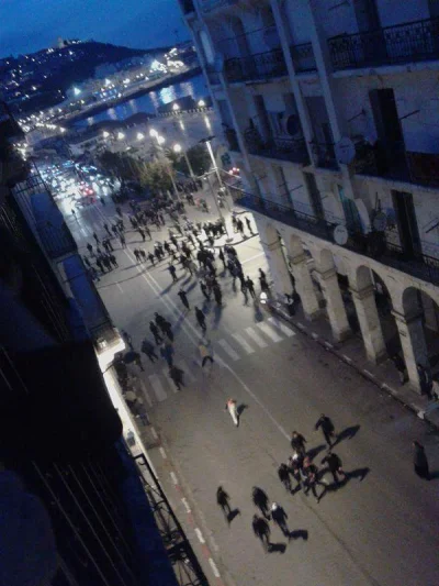 MamutStyle - W Algierii od kilku godzin trwają zamieszki. Z dostępnych informacji wyn...