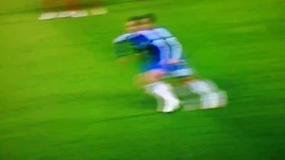 kajelu - Diego Costa za poniższy spacer po Emre Canie dostał 3 mecze zawieszenia. Gra...