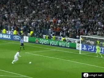 r.....k - Ramos vs Felix Baumgartner

#gif #byloaledobre #humor #heheszki #mecz #feli...