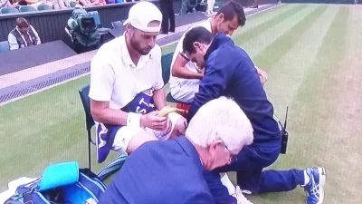 uncles - Kubot wygrywa i tańczy kankana! a Leslie Nielsen w wygranej pomaga i otwiera...